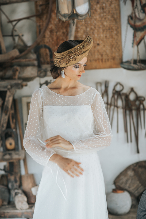 turbante de novia con pedrería bordada